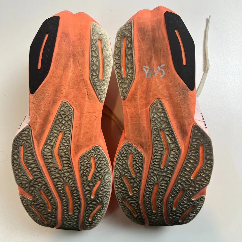 New Balance FuelCell Rebel v4 Mens 11 Wide 2E Orange White Running Shoes MFCXCO4